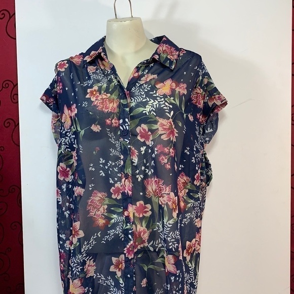 Design Lab by L&T Sheer Floral Blouse - Picture 6 of 6
